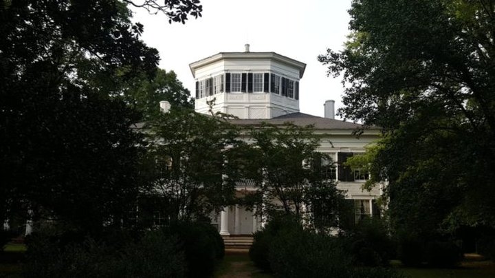 The Story Behind Mississippi's Most Haunted House Is Beyond Terrifying