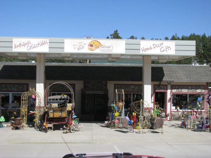 This Old Gas Station In South Dakota Is Actually An Amazing Antique Store And You'll Want To Visit