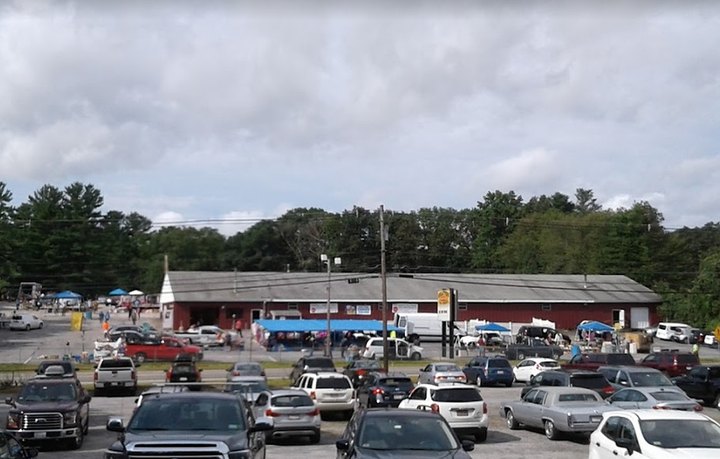 You Could Easily Spend All Weekend At This Enormous Massachusetts Flea Market