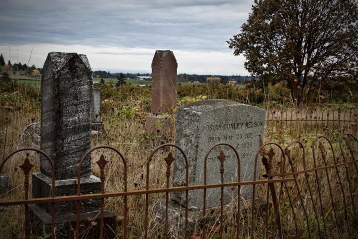 These 5 Haunted Oregon Cemeteries Are Not For the Faint of Heart