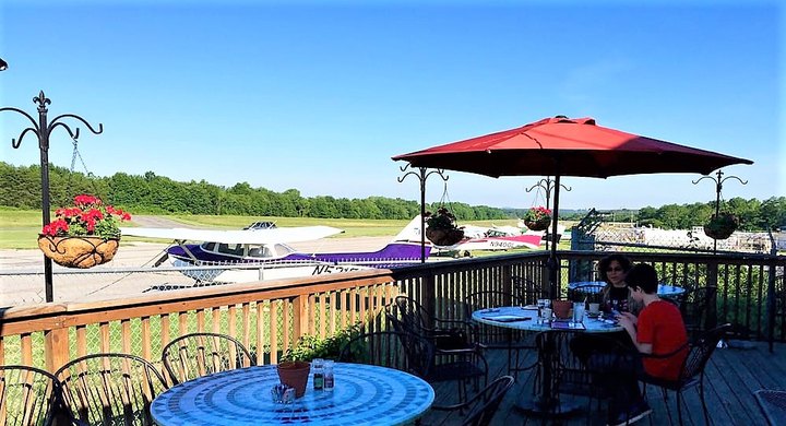 You Can Watch Planes Land At This Underrated Restaurant In Maryland