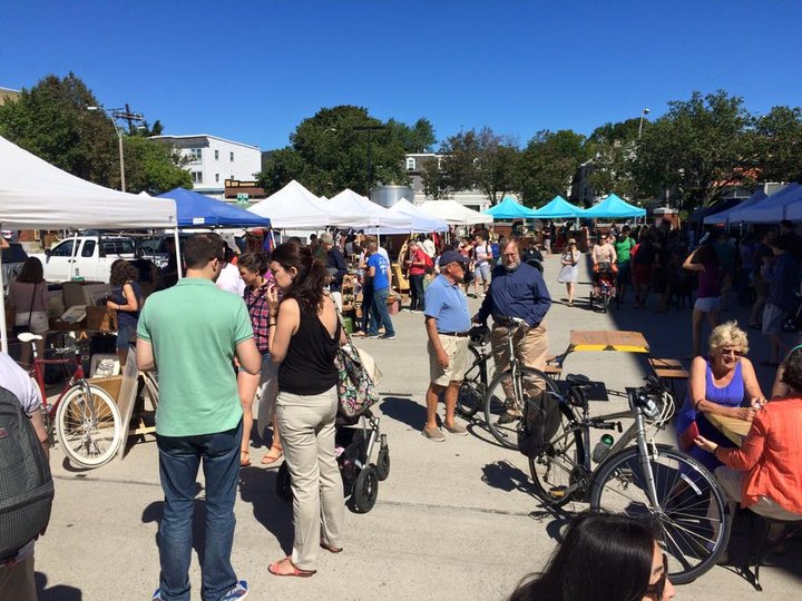 4 Must-Visit Flea Markets In Boston Where You'll Find Awesome Stuff