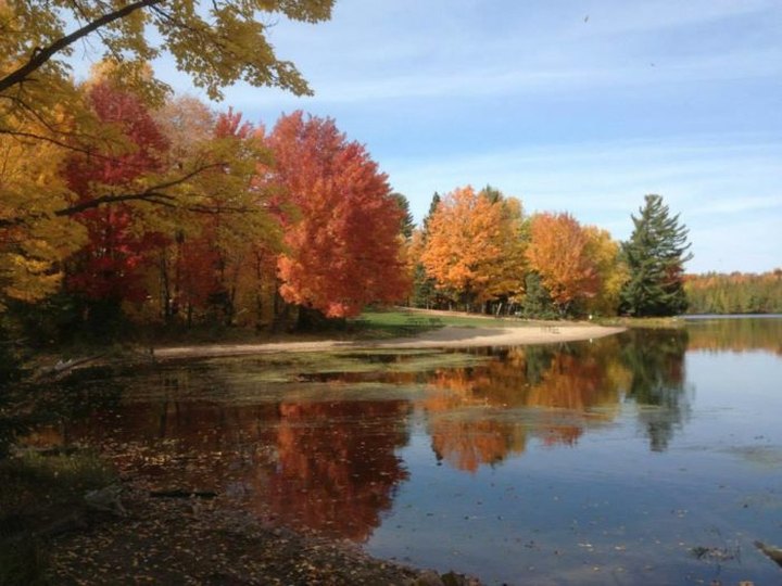 The One Hikeable Lake In Wisconsin That's Simply Breathtaking In The Fall