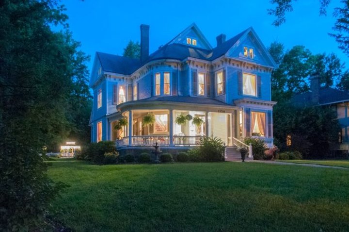 The Illinois Bed & Breakfast In A Victorian Dream Home You'll Never Want To Leave