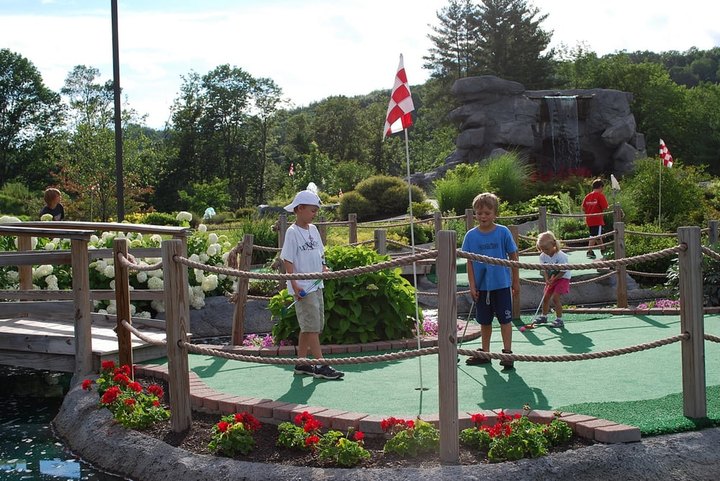 These 9 New Hampshire Mini Golf Courses Are Fun For The Whole Family