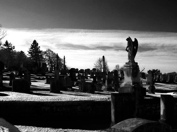 This Moonlight Haunted Cemetery Tour In West Virginia Isn't For The Faint Of Heart