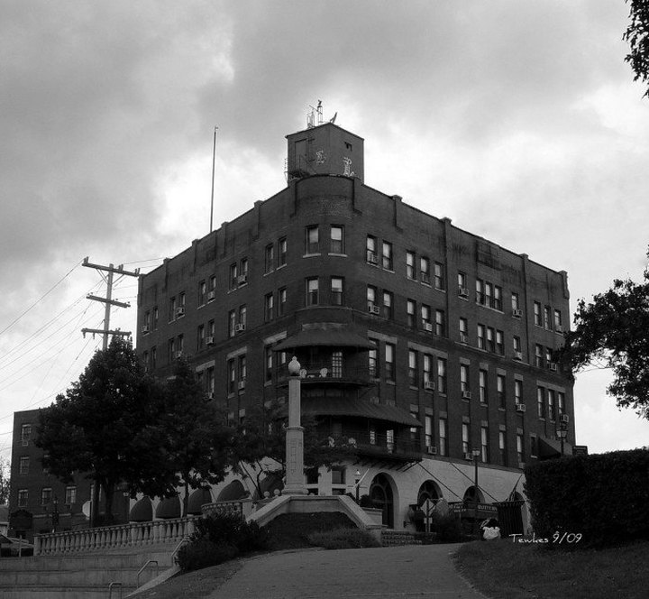 8 Haunted Places In Ohio Where You Can Stay The Night… If You Dare