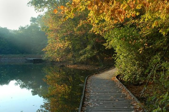 The One Hikeable Lake In Ohio That's Simply Breathtaking In The Fall