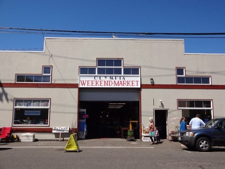 You Could Easily Spend All Weekend At This Enormous Washington Flea Market