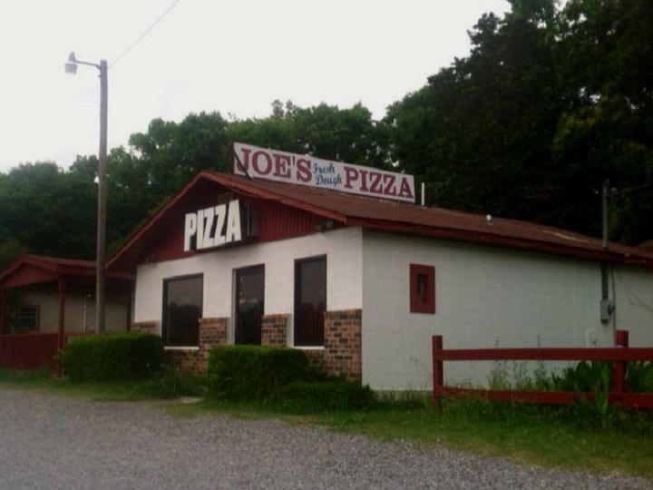 There's A Small Town In Alabama Known For Its Truly Epic Pizza
