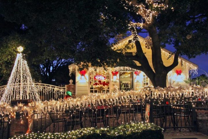 Here's The Perfect Weekend Itinerary If You Love Seeing Southern California's Magical Christmas Lights