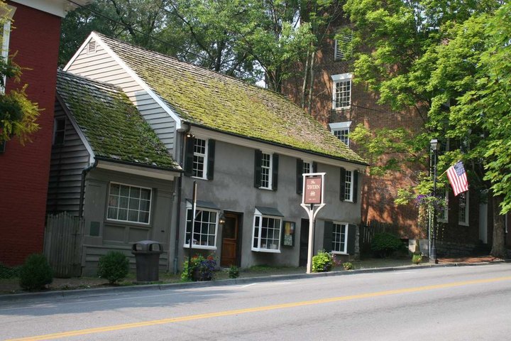 The Oldest Bar In Virginia Has A Fascinating History
