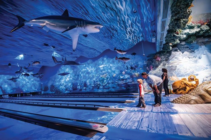 A One-Of-A-Kind Ocean Themed Restaurant And Bowling Alley, Uncle Buck’s Fish Bowl and Grill In Florida Is Insanely Fun