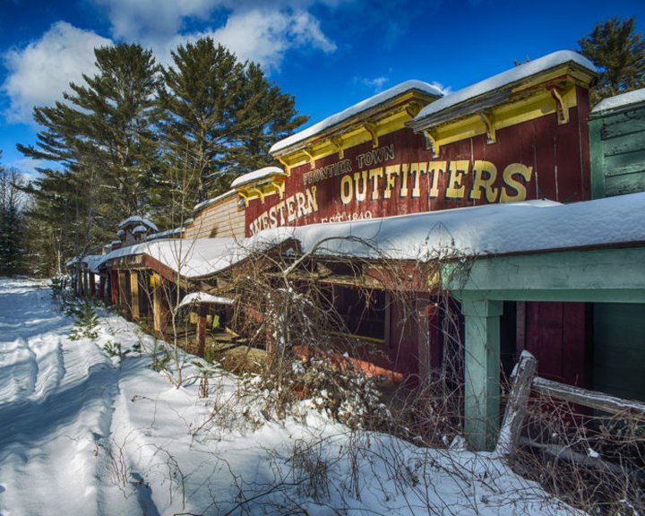 These Photos Of An Abandoned New York Theme Park Will Have You Longing For The Past