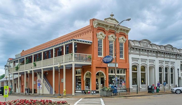 This 3-Building Bookstore In Mississippi Is Like Something From A Dream