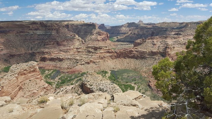 This Enchanting Hike Takes You Straight Through Utah's Very Own Grand Canyon