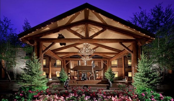 From Rustic To Luxurious, These 7 Wyoming Resorts Are Perfect For A Romantic Getaway