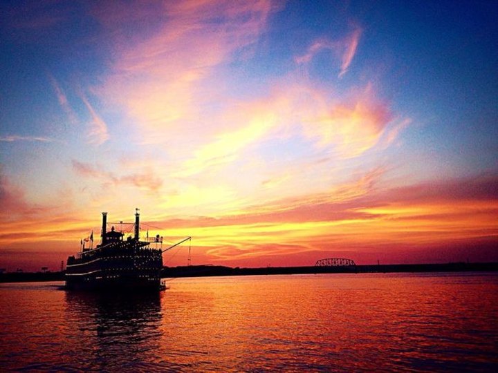 This Twilight Boat Ride In Kentucky Will Take You On An Unforgettable Dinner Adventure