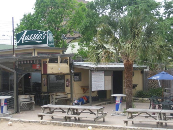 The Beach-Themed Restaurant In Austin Where It Feels Like Summer All Year Long