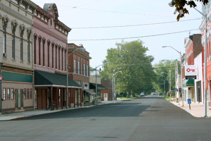 This Small Town In Indiana Is Picture-Perfect For A Spring Day Trip