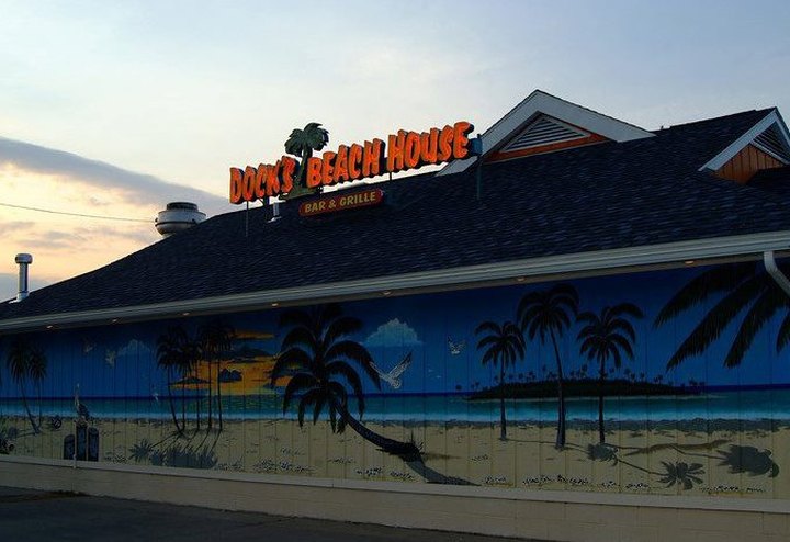 The Beach-Themed Restaurant In Ohio Where It Feels Like Summer All Year Long