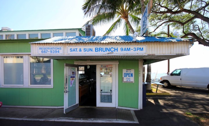 This Seafood Restaurant Right By The Water Serves Some Of The Tastiest Dishes In Hawaii