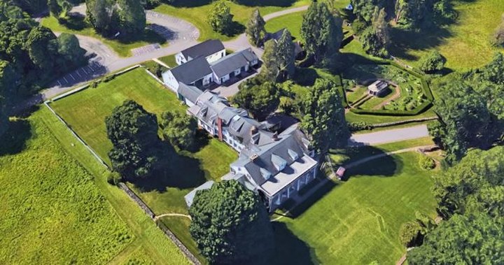 This Vast Colonial Style Homestead in Connecticut Is Absolutely Entrancing