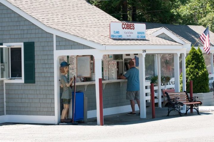 The Unassuming Massachusetts Restaurant That Serves The Best Seafood You've Ever Tried