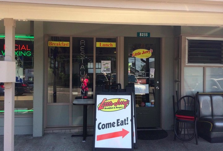 The 90s Are Alive And Well At This Seinfeld-Themed Restaurant In Washington