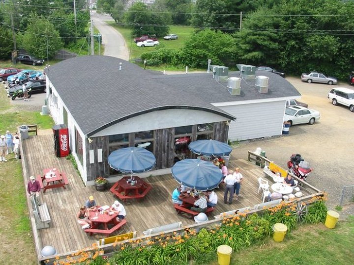 6 Family-Friendly Restaurants In New Hampshire Where Dining Is A Blast
