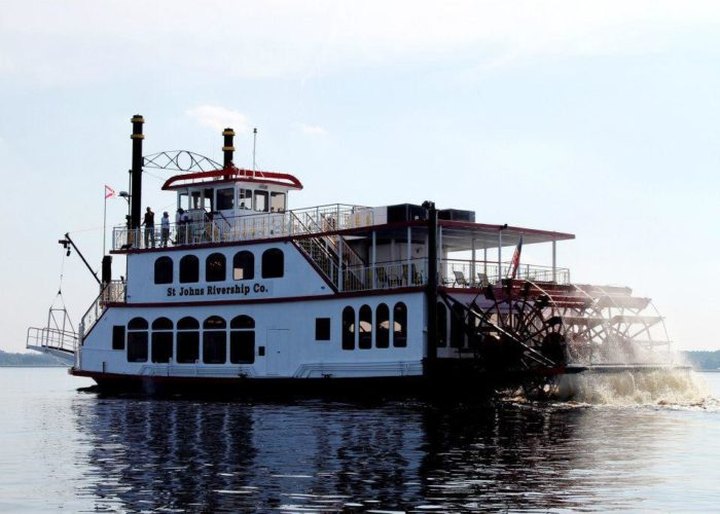 Spend A Perfect Day On This Old-Fashioned Paddle Boat Cruise In Florida