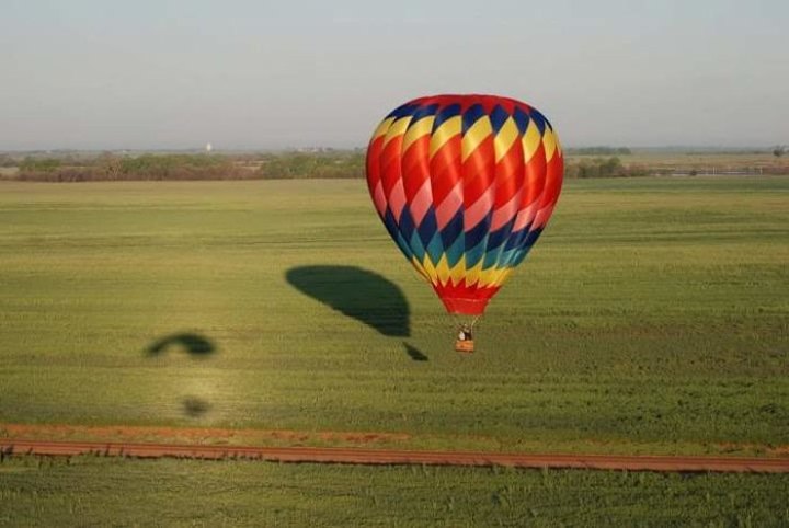 Spend The Day At This Hot Air Balloon Festival In Kansas For A Uniquely Colorful Experience