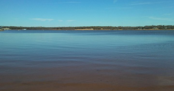 You’ll Want To Visit This One Gorgeous Oklahoma Lake That’s As Blue As The Sky