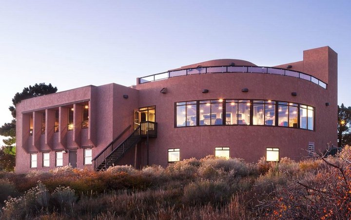 One Of Colorado's Most Beautiful Hotels Is Hiding Inside A National Park