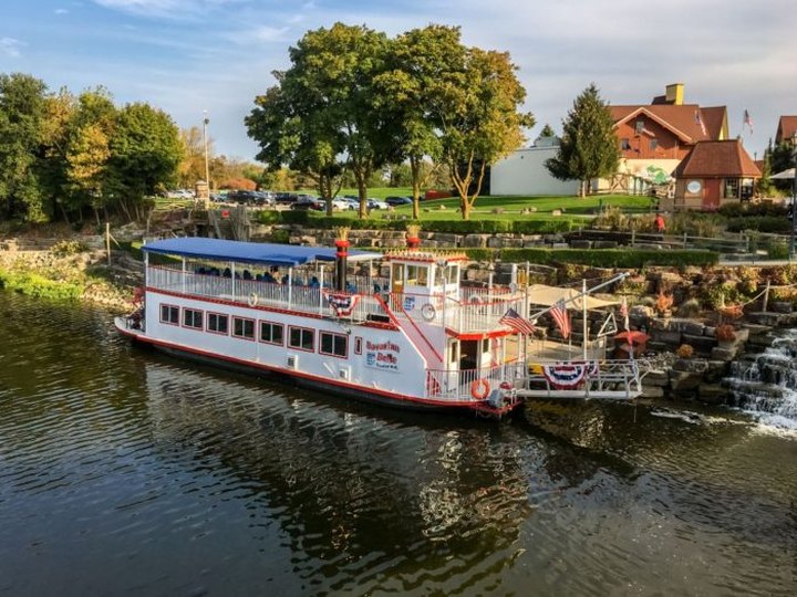 Take A European Cruise Without Leaving Michigan On This Unique Riverboat Tour