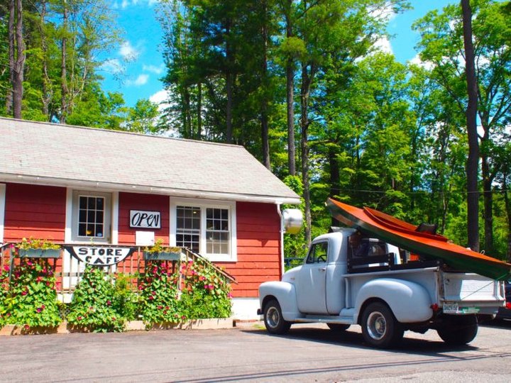 The Remote Cabin Restaurant In Massachusetts That Serves Up The Most Delicious Food