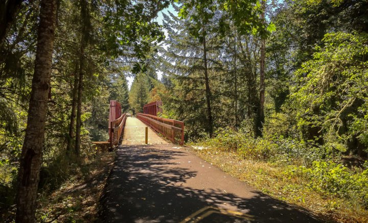 Take This Covered Bridge Hike In Oregon For An Unforgettable Adventure