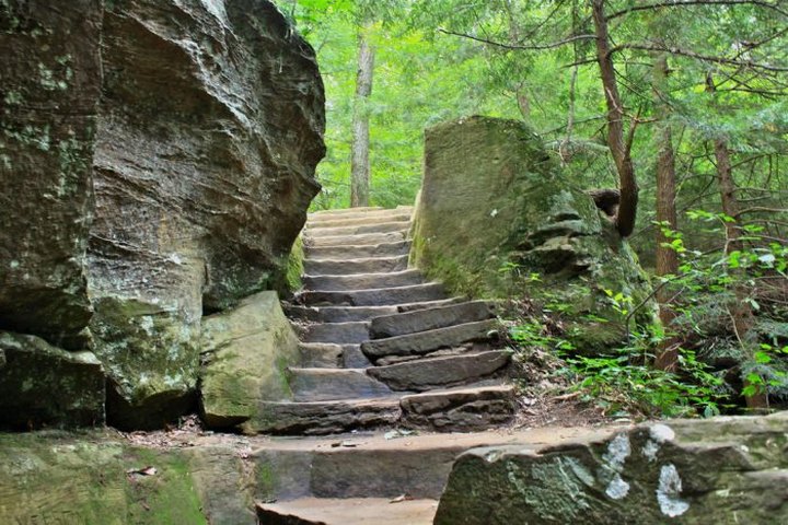 The Unique Cave Trail In Ohio That's Full Of Beauty And Mystery