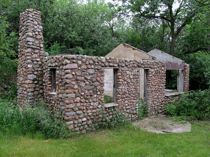 There's A Hike In North Dakota That Leads You Straight To An Abandoned Stone Cabin