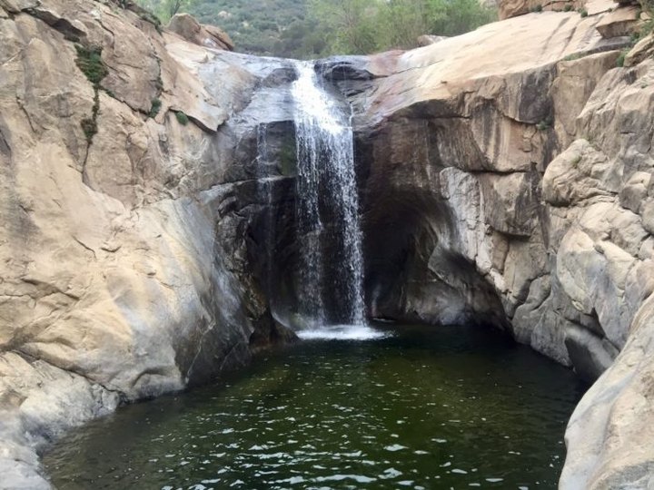 This 4-Mile Hike In Southern California Leads To The Dreamiest Swimming Hole
