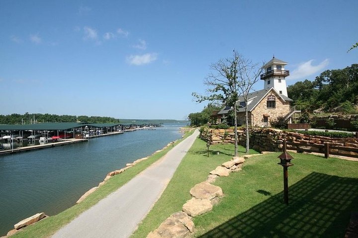 A Meal At This Lakeside Grill In Oklahoma Will Make Your Summer Complete