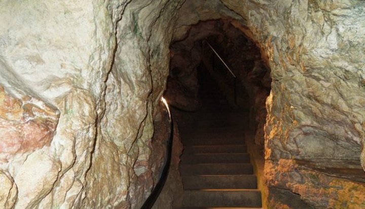The Little Known Cave In South Dakota That Everyone Should Explore At Least Once