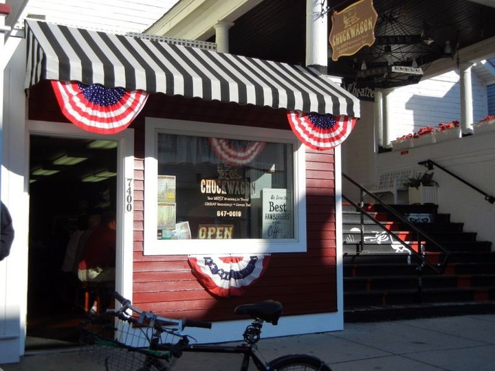 This Tiny Restaurant In Michigan Serves Burgers That Are Worth Waiting In Line For