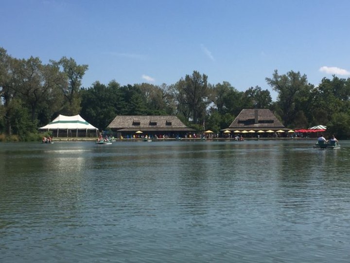 You'll Love Everything About This Boathouse Restaurant In Missouri That's Right On The Water