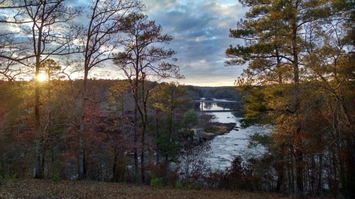This Country Restaurant In Georgia Is Located On A Riverbend & You Won't Believe The Views