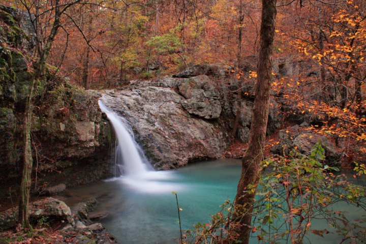 The Ultimate Bucket List For Anyone In Arkansas Who Loves Waterfall Hikes