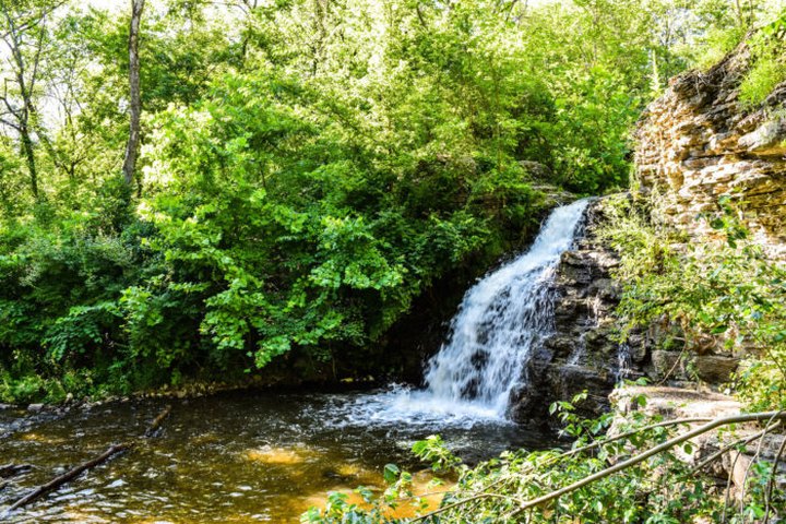 The Ultimate Bucket List For Anyone In Indiana Who Loves Waterfall Hikes