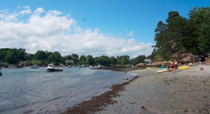 Few People Know There’s A Massachusetts Island You Can Walk To