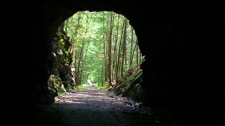 This Amazing Hiking Trail In Connecticut Takes You Through An Abandoned Train Tunnel