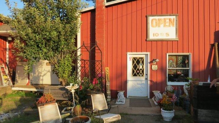 Everyone In New Jersey Should Visit This Amazing Antique Barn At Least Once